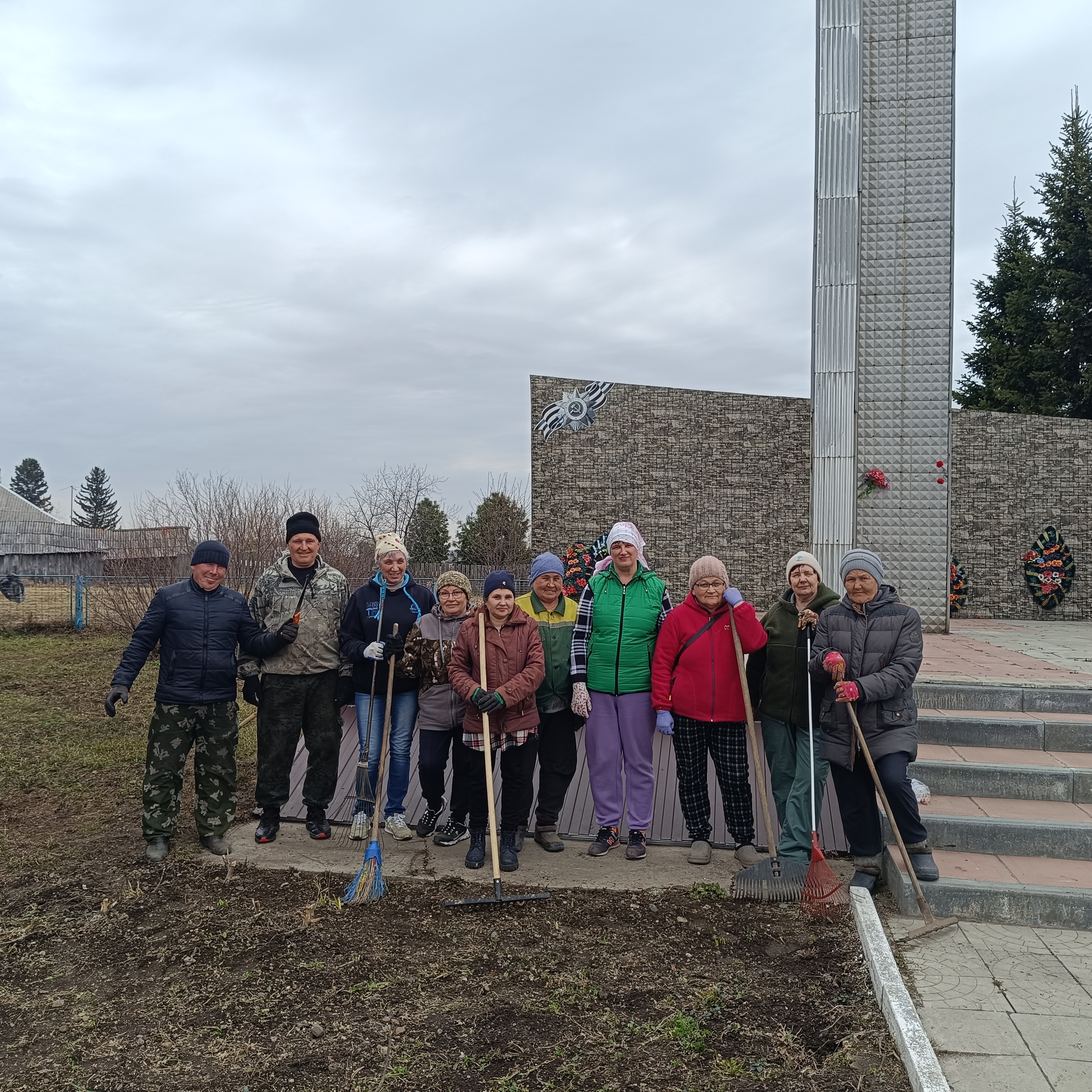 Субботник на Обелиске.