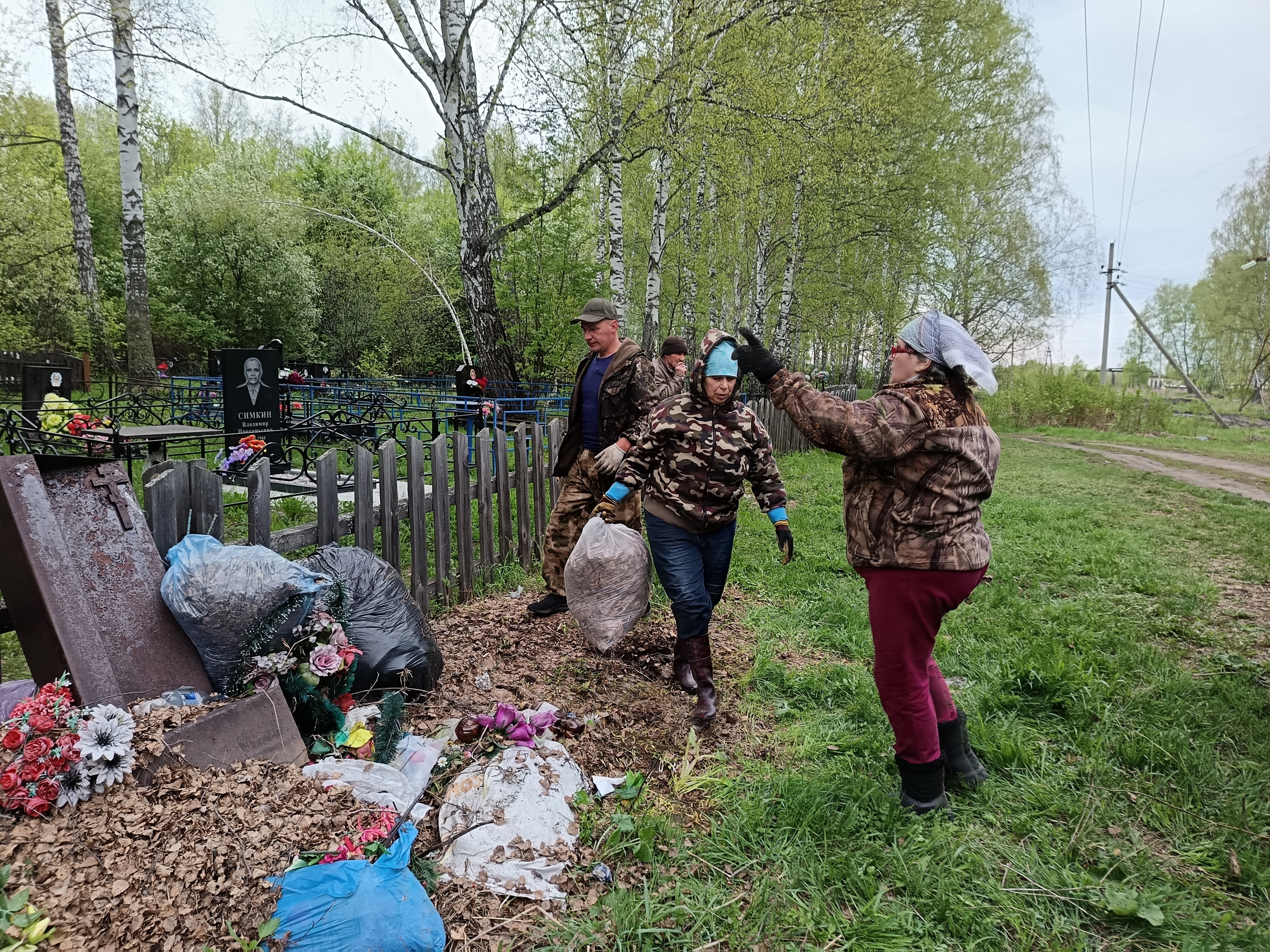 В селе Вороново прошла ежегодная акция по уборке кладбища!.